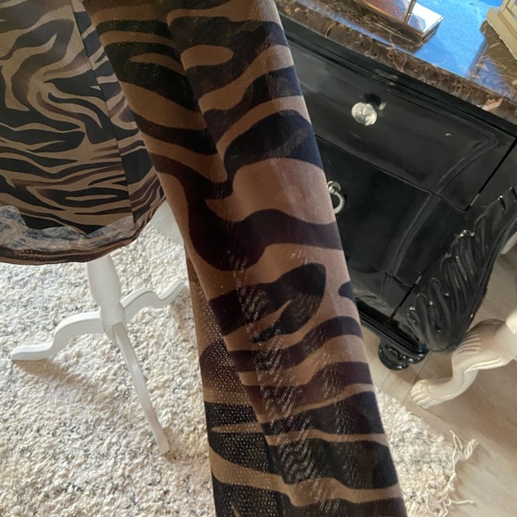 Top - Picture 3 of 3